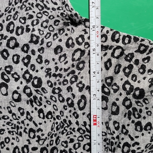 Robin's Nest Gray & Black Animal Print Maternity Top (Appears S/M Read Below) L - Picture 9 of 12